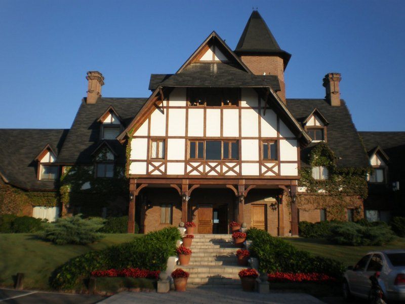 The Buenos Aires Golf Club clubhouse seen from the drive