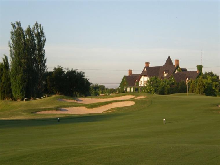 Bunkering short of the green